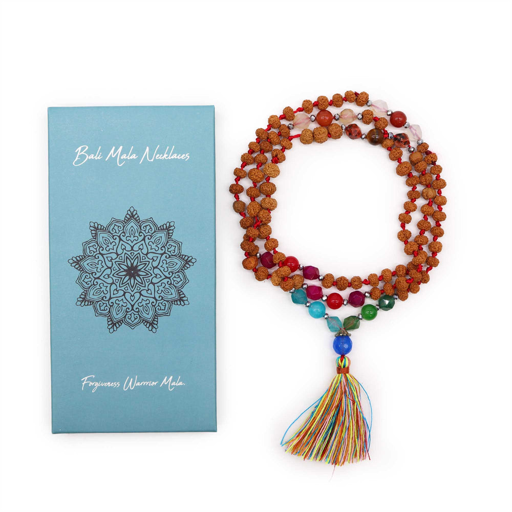Collar Bali Mala con 108 Rudraksha y cuenta única de Ojo de Tigre, Ágata roja y Granate; 49 cm - perdón y transformación