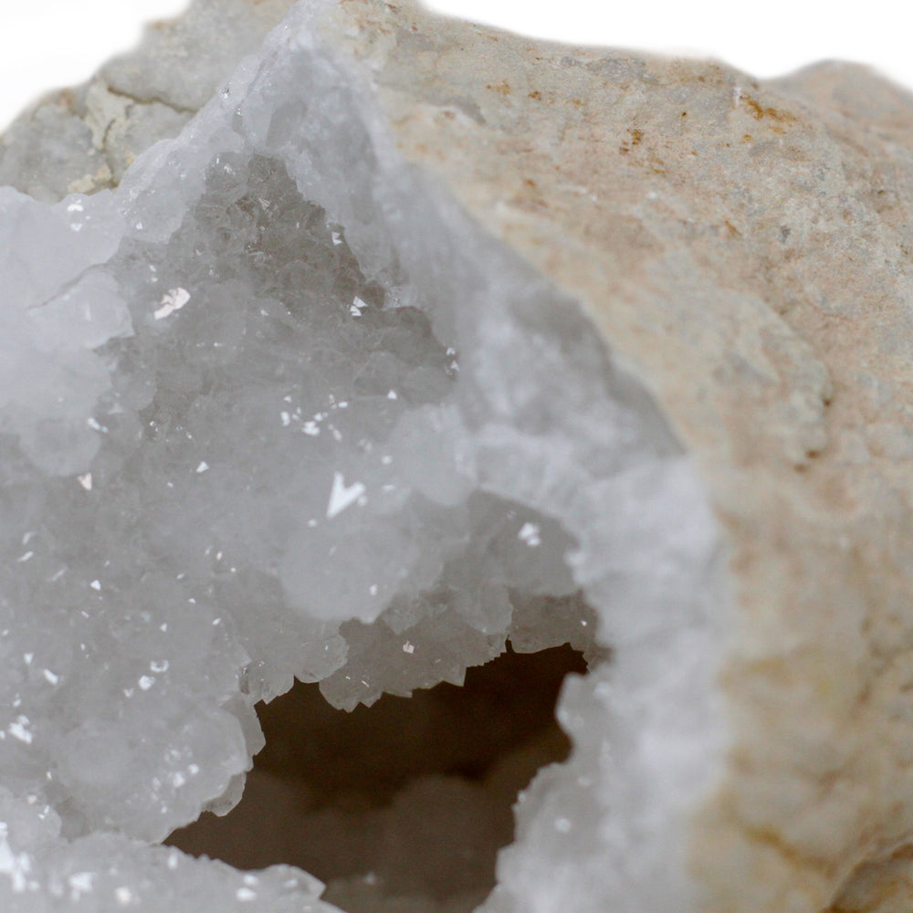 Geodas de Calcita 18 cm: geoda natural con cristales, color blanco translúcido, forma irregular - calma y equilibrio
