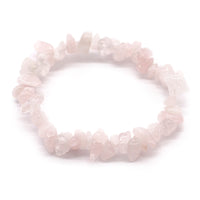 Pulsera de cuarzo rosa con fragmentos irregulares naturales, pulidos en hilo elástico, irradia amor - amor propio y armonía