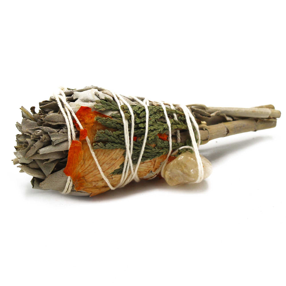 Atado de hierbas con Citrino: 10-12 x 3-4 cm, piedra dorada y aroma cítrico - purifica y atrae abundancia.