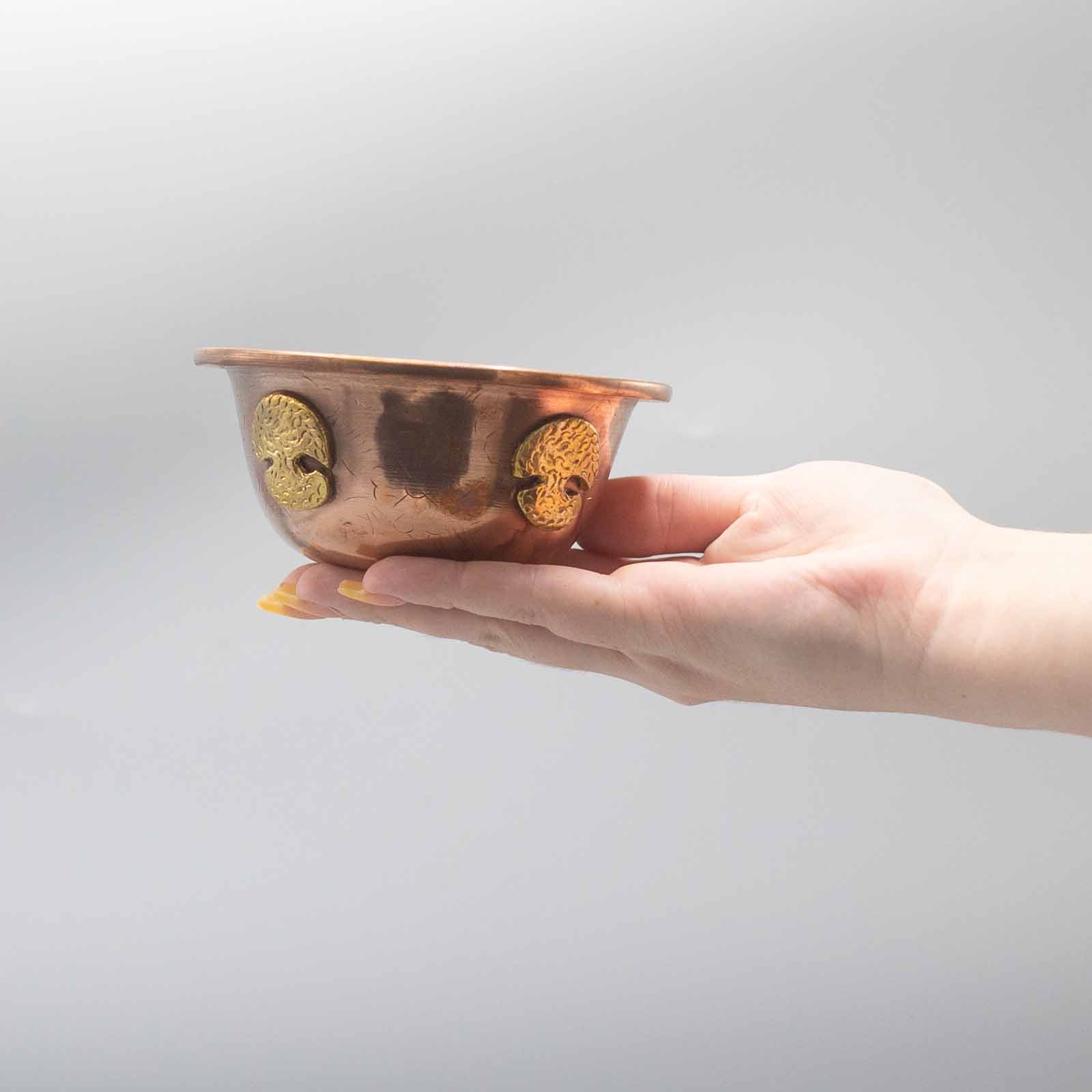 Cuenco ritual de cobre con Árbol de la Vida, 12x5 cm; pulido con adornos dorados – fomenta armonía y conexión espiritual