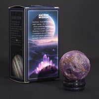 Planeta amatista: esfera morada 40 mm en soporte solar, representa Júpiter que impulsa intuición y claridad - protección