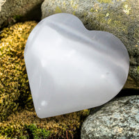 Corazón de Selenita, tallado, forma cardiaca, tamaño 5-6 cm, tono perlado translúcido - Paz y purificación