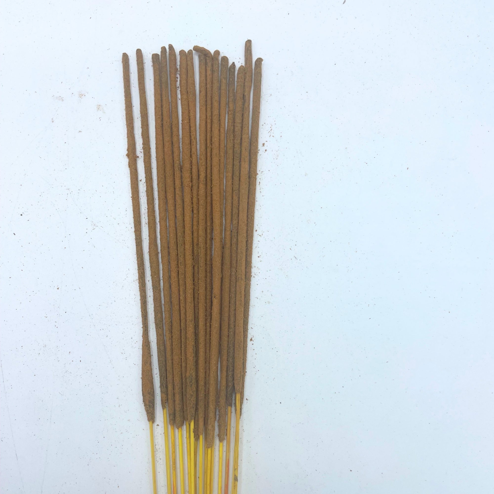Incienso en varillas Palo Santo Dorado y Lavanda, 15 g, aroma amaderado floral; 12 piezas - calma y bienestar