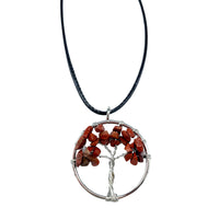 Colgante Árbol de la Vida - Jaspe Rojo: pieza en metal dentro de un círculo, hojas de chips rojos - enraizamiento