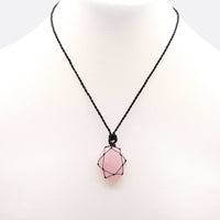 Colgante Lágrima de Cuarzo Rosa, cuarzo rosa pulido en lágrima con cordón negro ajustable; diseño artesanal - calma y amor