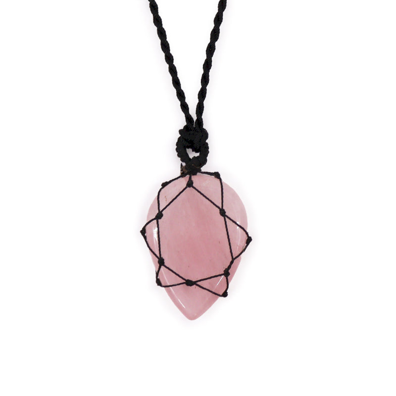 Colgante Lágrima de Cuarzo Rosa, cuarzo rosa pulido en lágrima con cordón negro ajustable; diseño artesanal - calma y amor