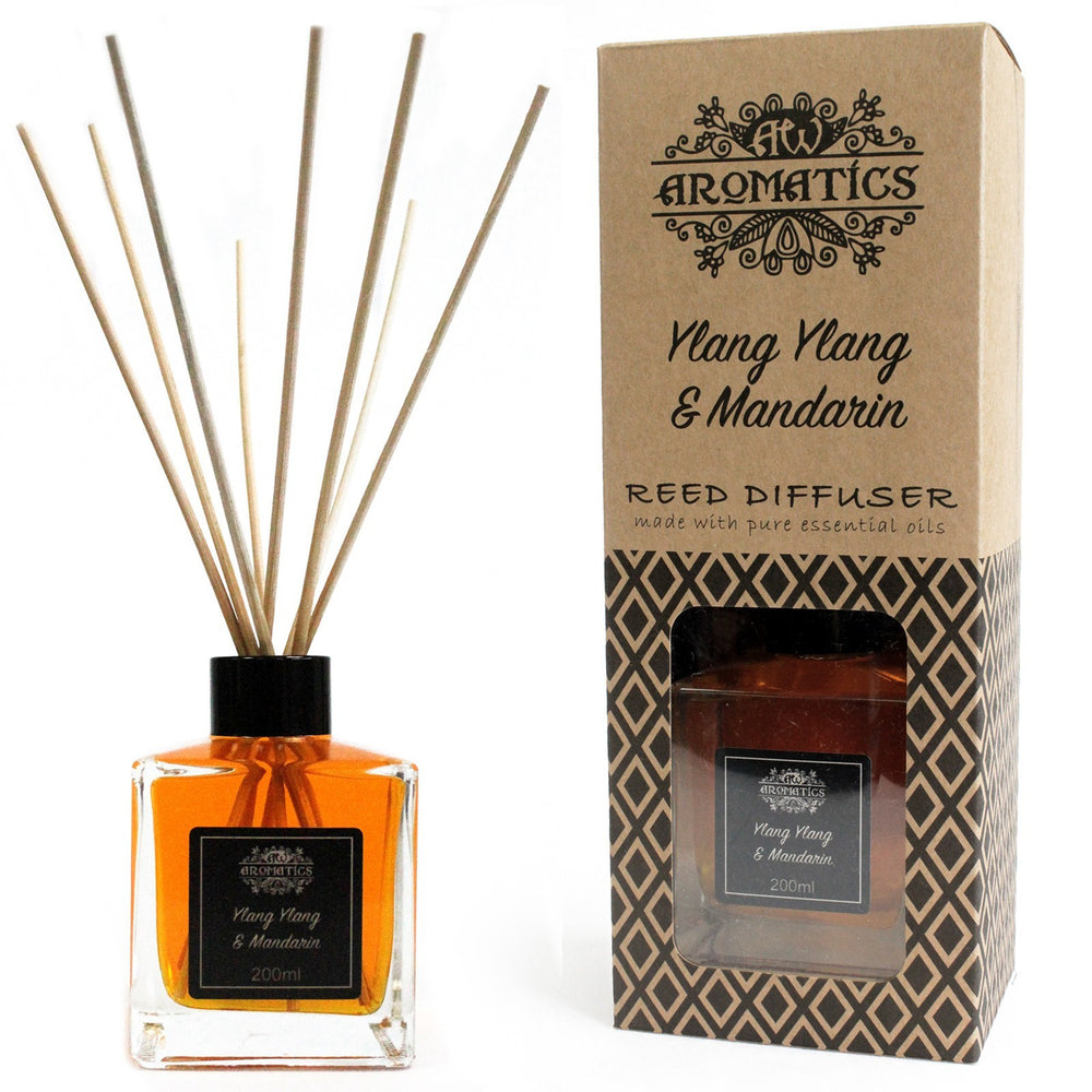 Difusor de varillas Ylang-Ylang & Mandarina, frasco de vidrio claro 200 ml con ratán, diseño elegante - promueve relajación