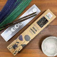 Incienso Natural de Lavanda Inglesa Masala en varillas finas, tono marfil, aroma floral - calma y descanso profundo