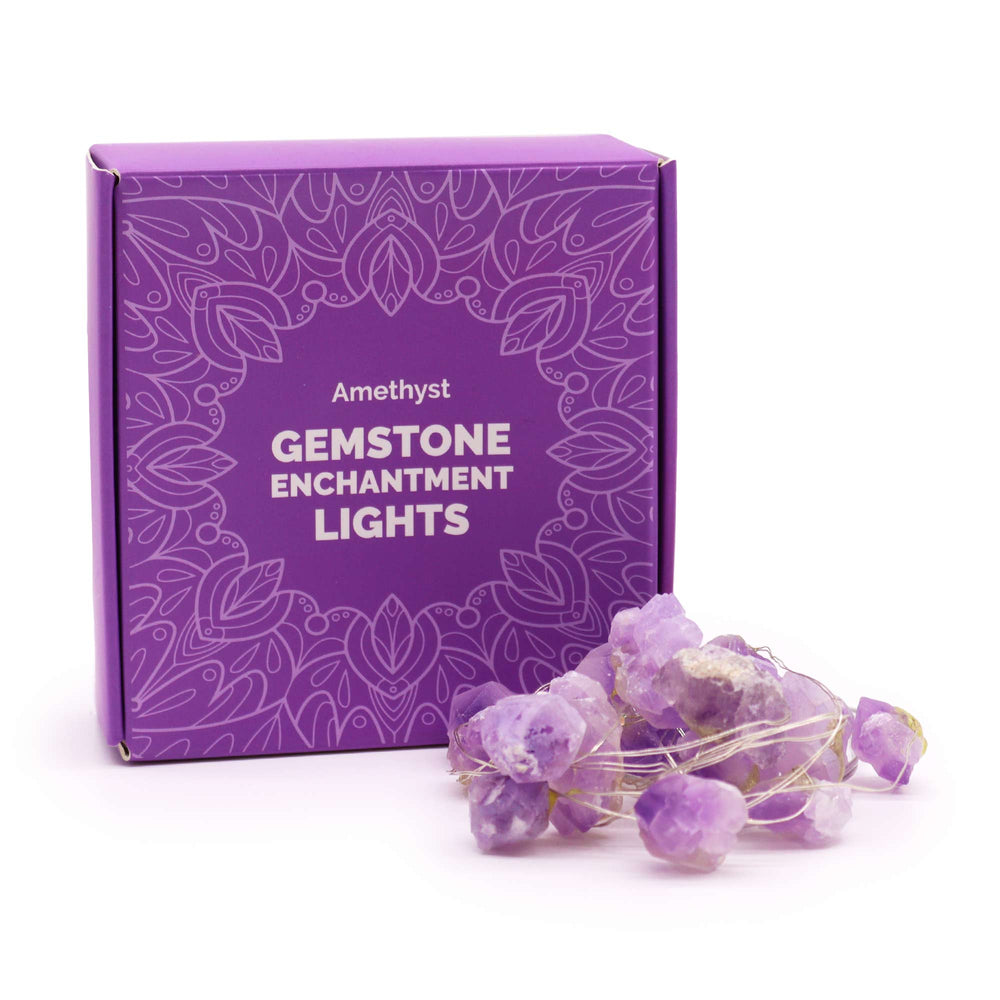Guirnalda de Luces LED con amatista natural, piedras violetas sobre un cable sobrio; iluminación suave - calma e armonía