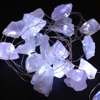 Guirnalda con LED y cuarzo de roca natural, piedras claras, cable flexible y luz cálida; funcionamiento a pilas- aporta calma