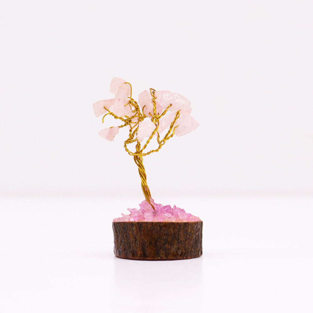 Cuarzo rosa: mini árbol de 15 piedras preciosas sobre base de madera, 10-15 cm de alto; ideal para altar, amor y armonía.