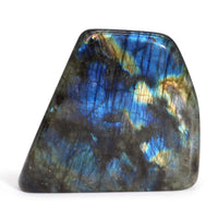 Labradorita Madagascar: piedras grandes, 900-1100 g, 100-170 mm, iridiscentes azul verdoso; energética - equilibrio