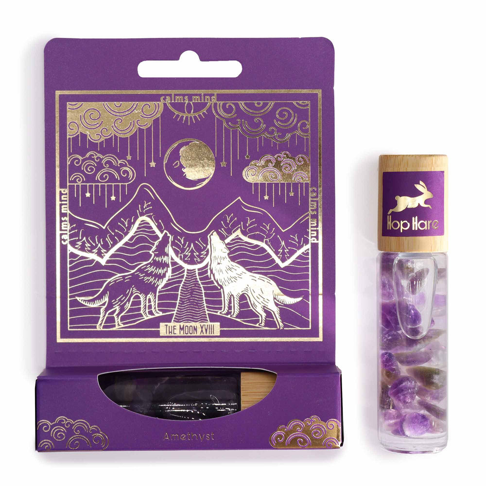 Amatista roll-on 10 ml con piedras en su interior y tapa de bambú; color púrpura — calma mental y elevación espiritual