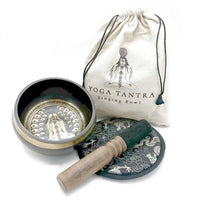 Cuenco tibetano de 14 cm, grabado, batido a mano con motivos yoguis; incluye mazo y cojín - da paz interior; equilibrio