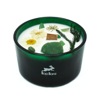 Vela aromática con cristales de jade verde, cera natural y flores secas, fragancia Enchanted Mint, caja de lujo - equilibrio