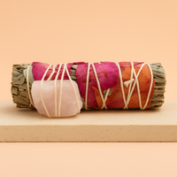 Atado de Salvia Espíritu de Amor, artesanal, 12 cm x 4 cm, Salvia Blanca con pétalos de rosa; aroma - purificación y amor