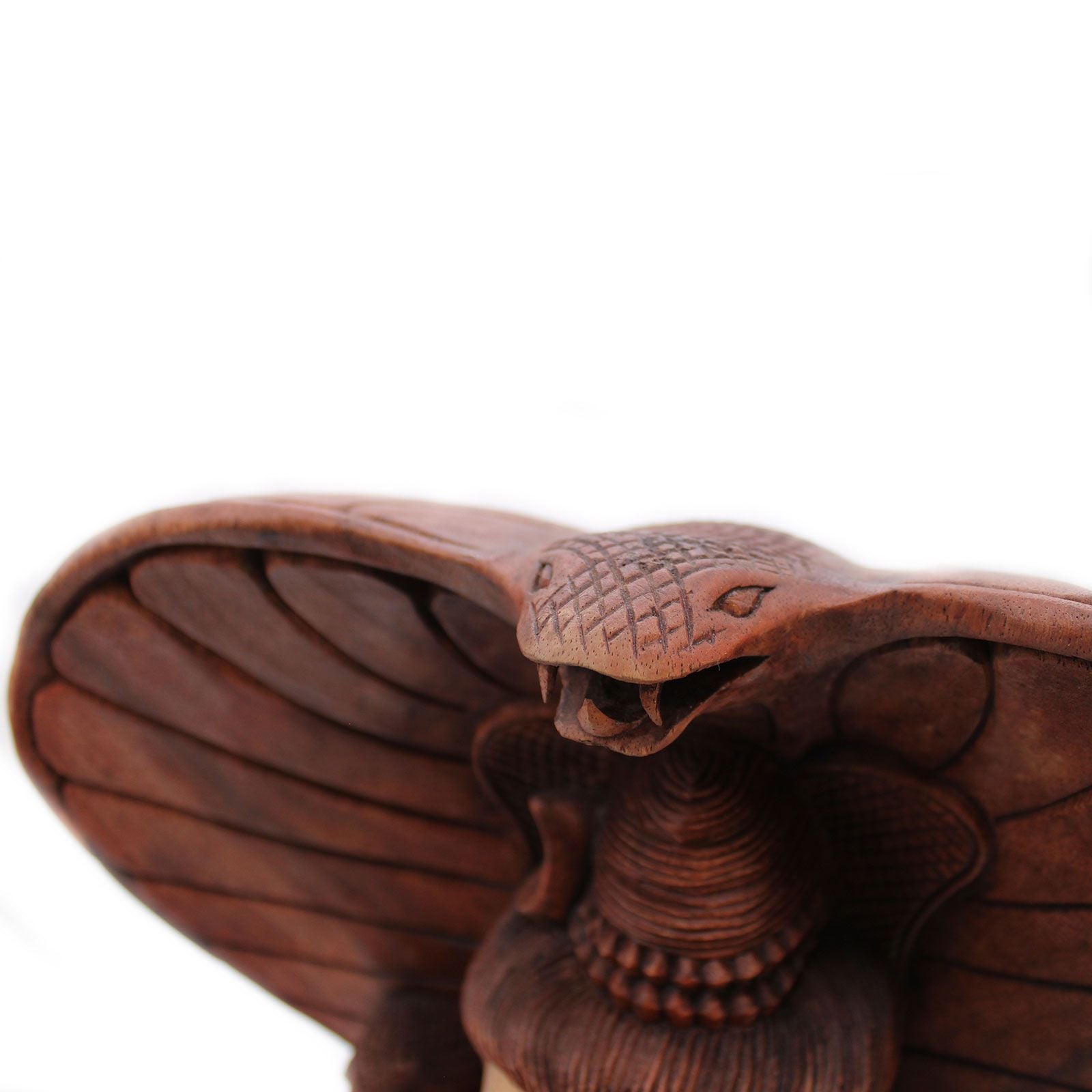 Shiva con Cobra: estatua de madera de 50 cm, cobra en cuello, acabado natural. - favorece un ambiente sereno y equilibrado.