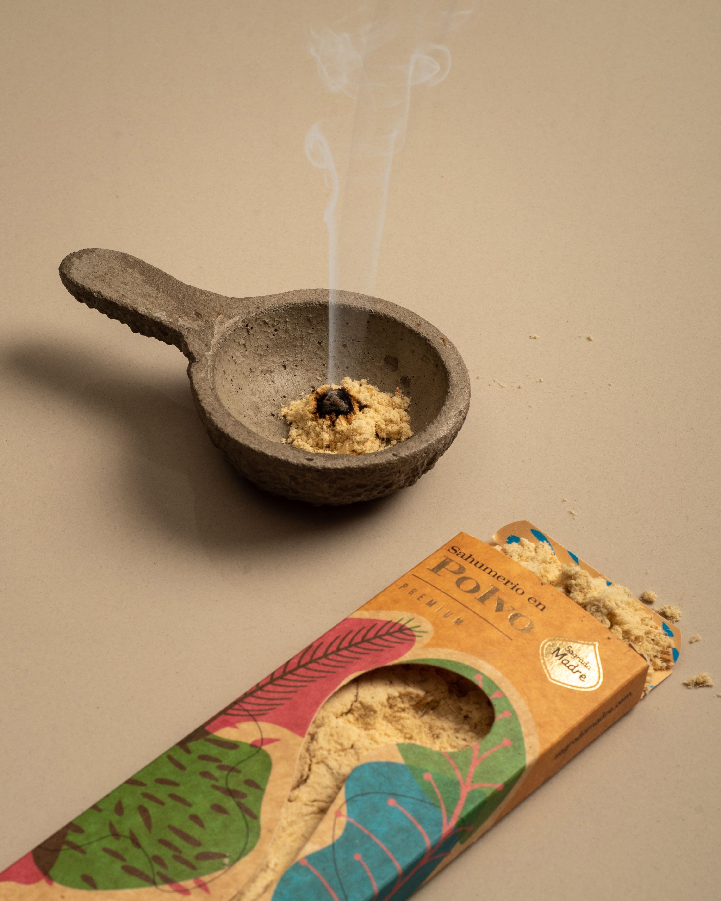Incienso en Polvo de Jazmín con Manzanilla, polvo de 60 g para defumar - favorece optimismo y paz interior