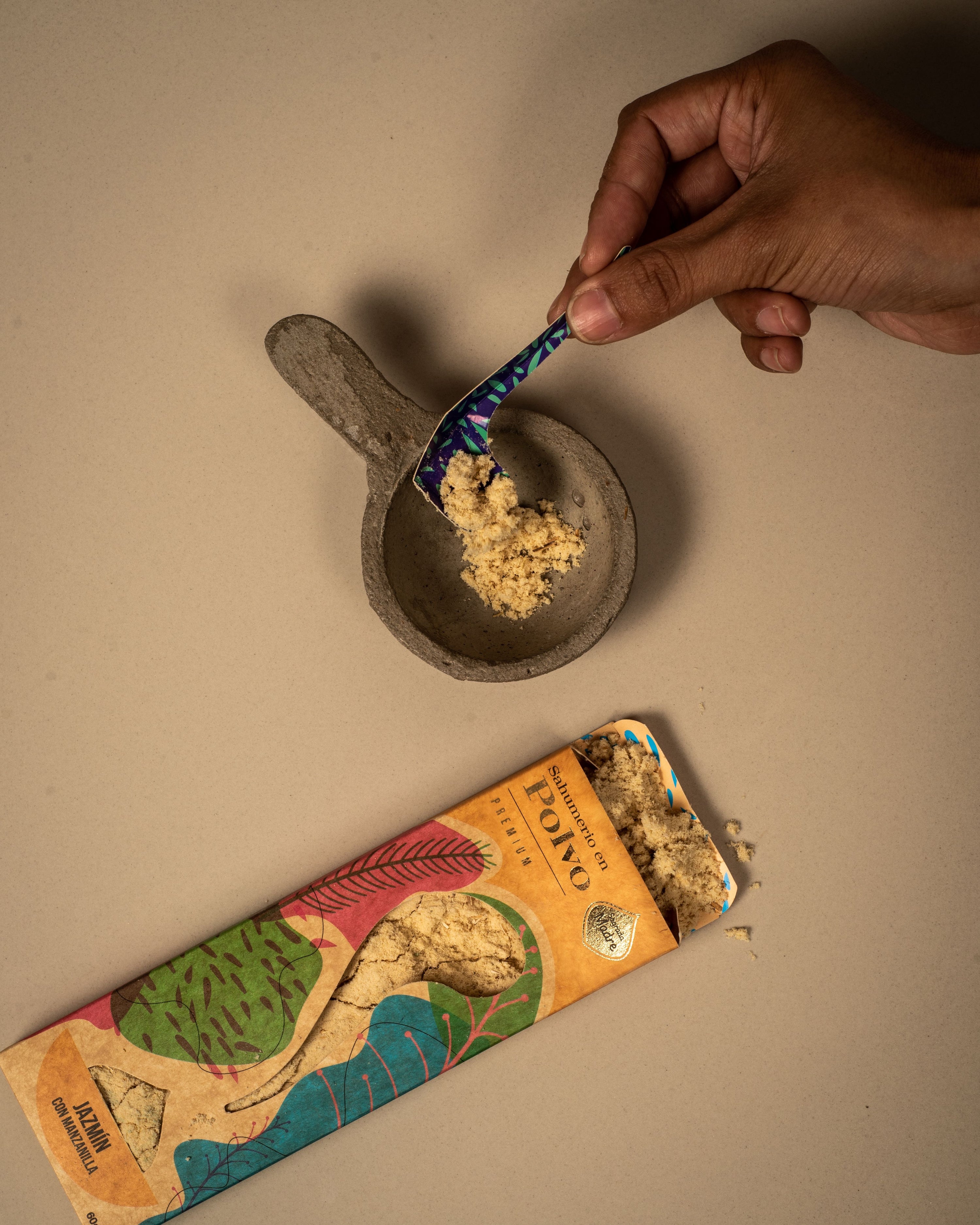 Incienso en Polvo de Jazmín con Manzanilla, polvo de 60 g para defumar - favorece optimismo y paz interior