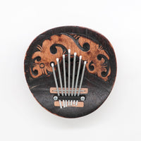 Kalimba de Coco Antiguo, piano de pulgar en cáscara de coco natural pulida, compacto, tines metálicos - favorece relajación.
