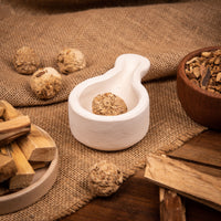 Palo Santo: Caja de 4 bombitas de defumación - esferas aromáticas para limpieza energética, purificación y equilibrio.