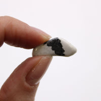 Howlita blanca y magnesita - pequeñas piedras africanas, color blanco con vetas y formas - armonía energética
