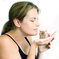 Vela de Cera de Soja en tarro, aroma Manzana y Canela, estética natural para ambientes zen - favorece armonía y bienestar.