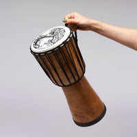 Djembe 40 cm hecho a mano, madera natural con parche decorado con Árbol de la Vida, tono profundo - conexión y enraizamiento