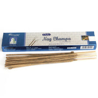 Incienso palitos Nag Champa, delgados, color crema, aroma sereno que eleva armonía del espacio - favorece calma y bienestar
