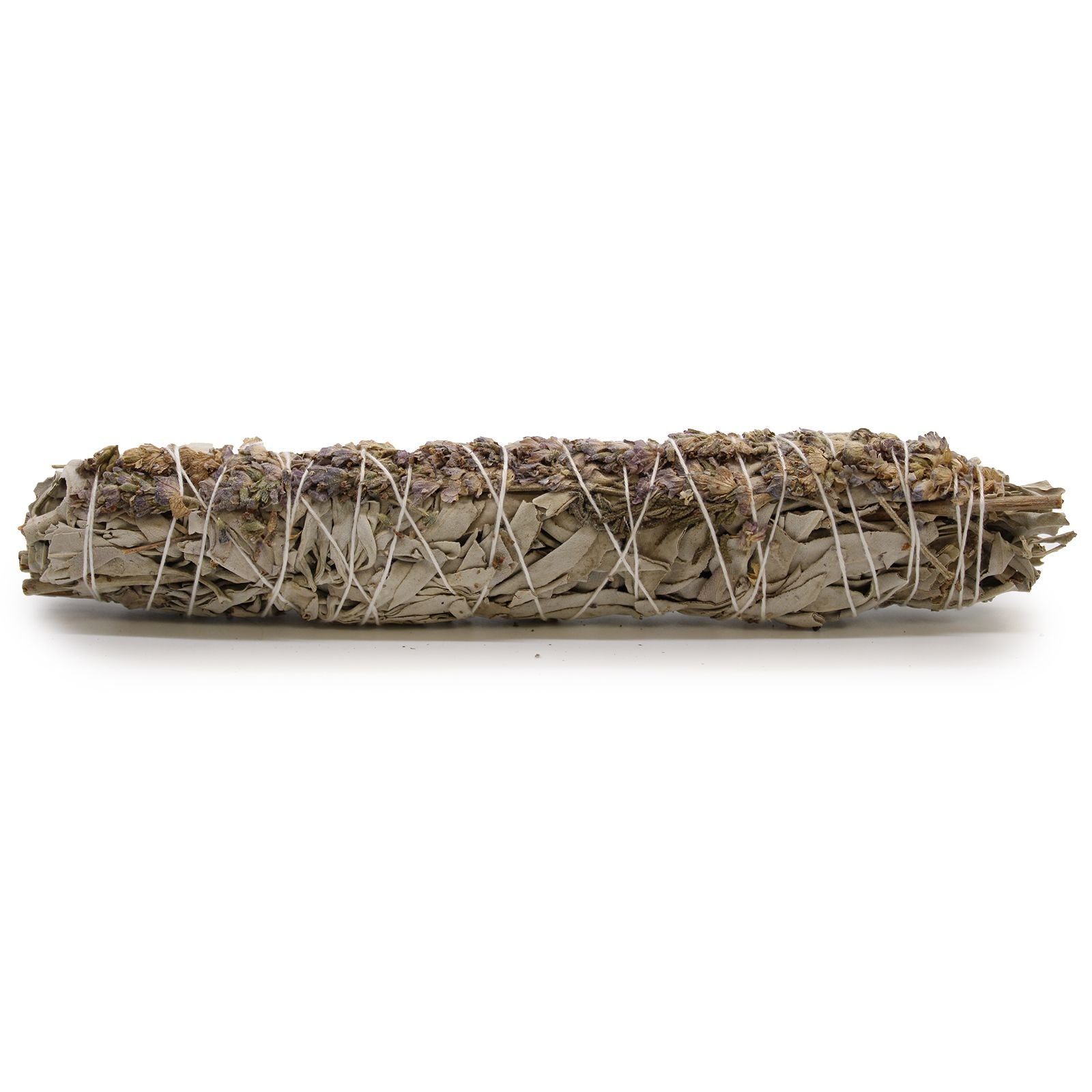 Salvia blanca y lavanda en atado de 22.5 cm con envoltorio kraft, hierba aromática visible - para purificar el ambiente