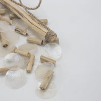 Carillón de madera flotante - Perla, campanillas en tono natural y acabado perlado, armonía y decoración zen - bienestar