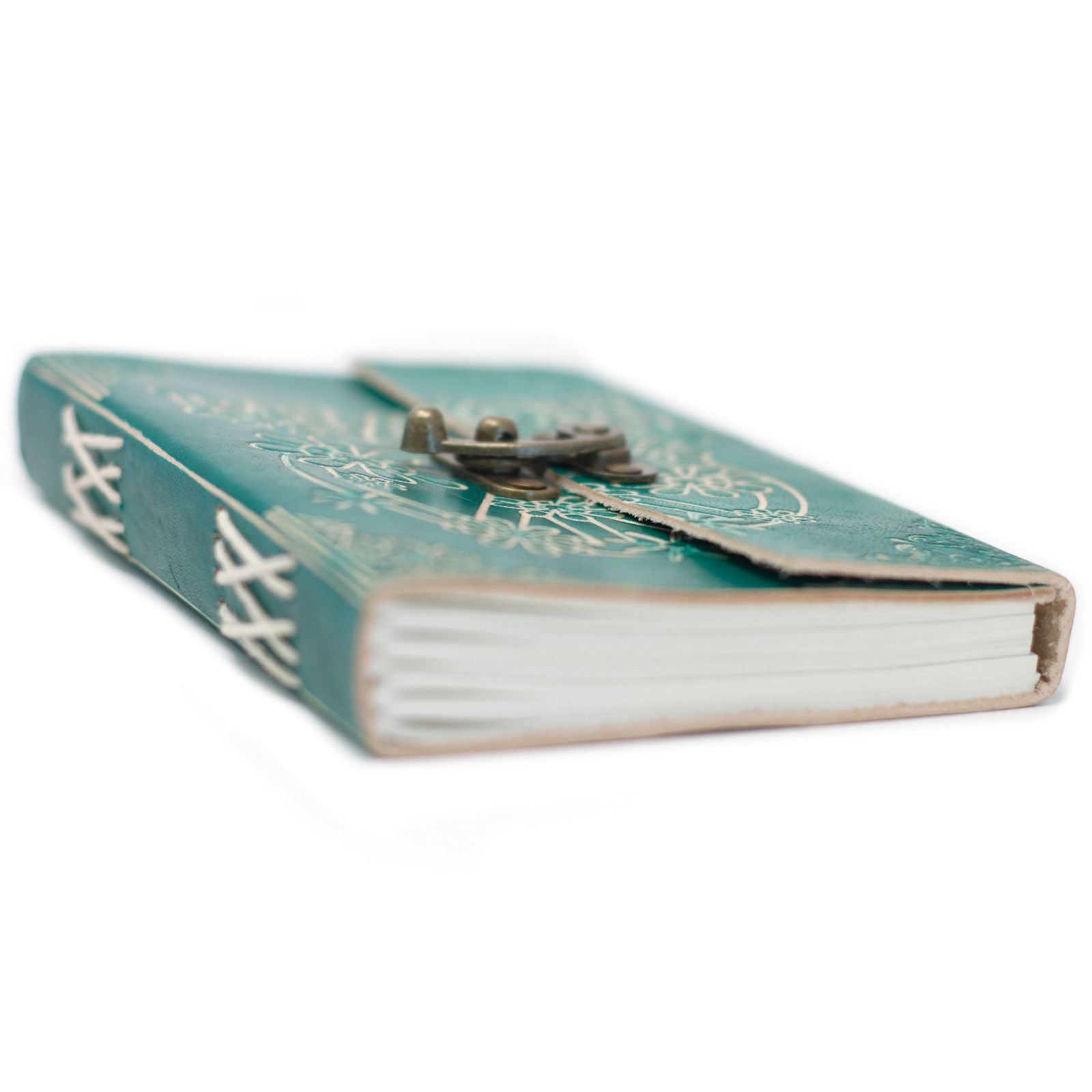 Cuaderno de Cuero Paz, formato rectangular en piel natural, color marrón suave - armonía energética en espacios zen.