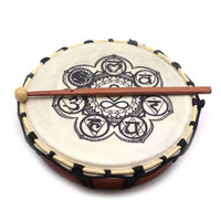 Tambor chamánico Chakra (25 cm) con marco de madera y parche decorado; incluye baqueta. - equilibrio energético