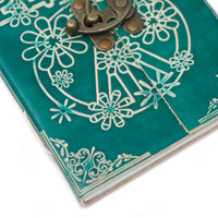 Cuaderno de Cuero Paz, formato rectangular en piel natural, color marrón suave - armonía energética en espacios zen.