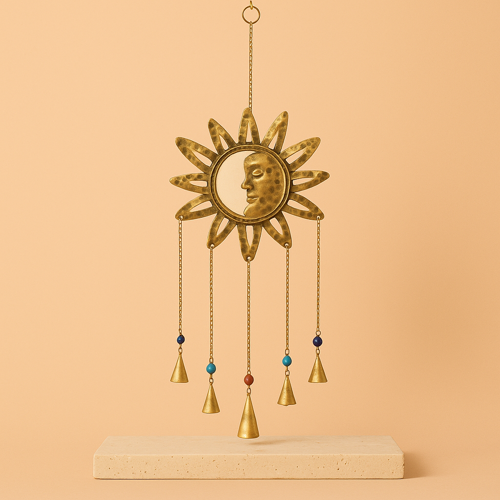Campanas Indias Sol & Luna: móvil con Sol, Luna y espejo; 5 campanas multicolores de metal; 12x65 cm - armonía y energía