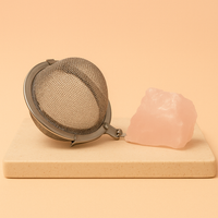 Infusor de té con cuarzo rosa natural, cristal en bruto, malla de acero inoxidable y diseño compacto de 18 cm - amor