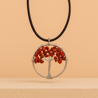 Colgante Árbol de la Vida - Jaspe Rojo: pieza en metal dentro de un círculo, hojas de chips rojos - enraizamiento