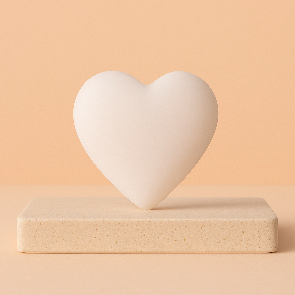 Corazón de Selenita, tallado, forma cardiaca, tamaño 5-6 cm, tono perlado translúcido - Paz y purificación