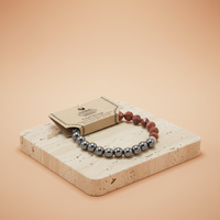 Pulsera jaspe rojo magnética tallada con cuentas y elástico, tonos rojos intensos - fortalece seguridad interior y vitalidad