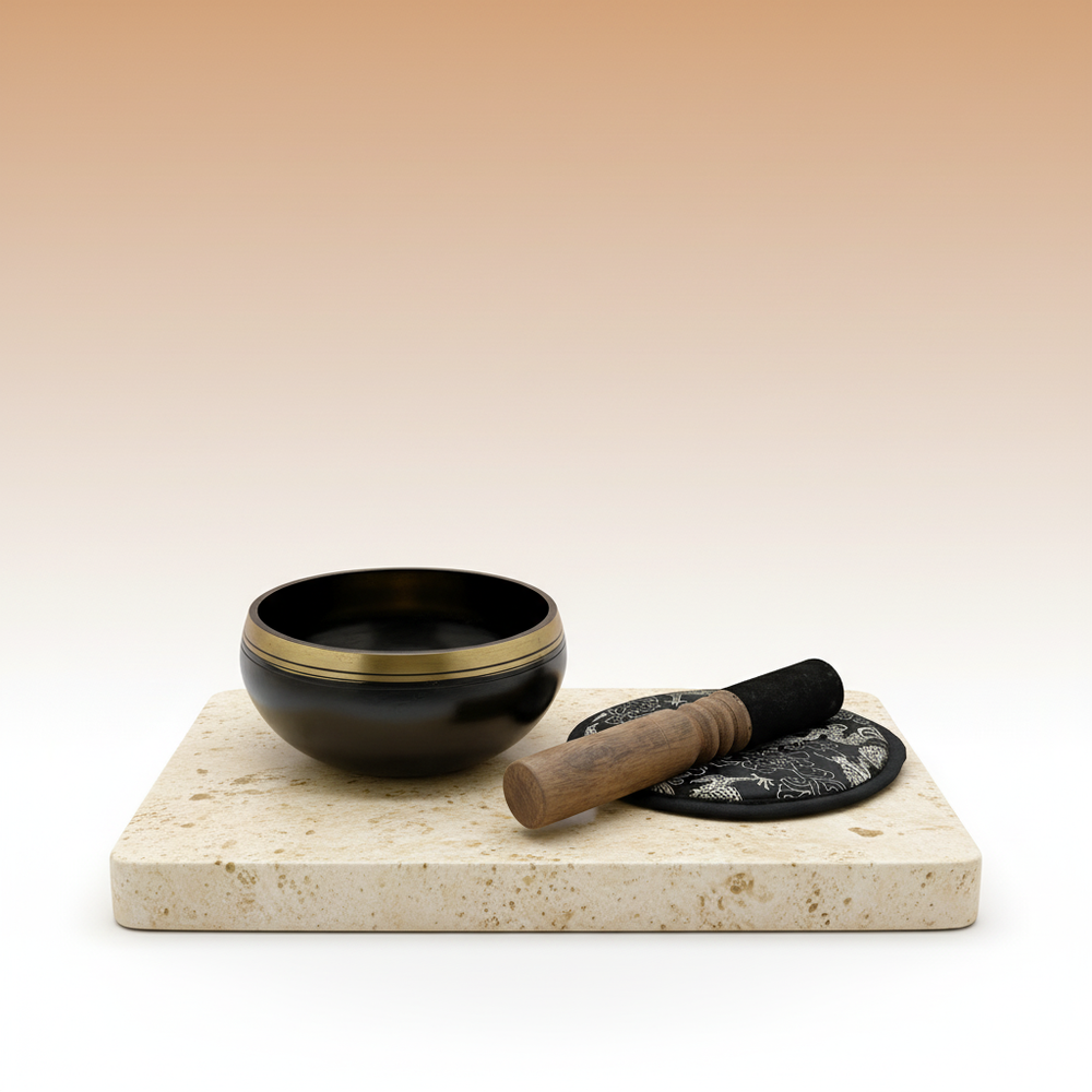 Cuenco tibetano de 14 cm, tono metálico, redondo, golpeado y grabado a mano - induce relajación y meditación