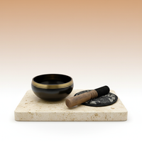 Cuenco tibetano de 14 cm, tono metálico, redondo, golpeado y grabado a mano - induce relajación y meditación