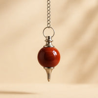 Péndulo jaspe rojo, esfera pulida, color carmín y forma redonda, ideal para meditación - favorece enfoque y equilibrio