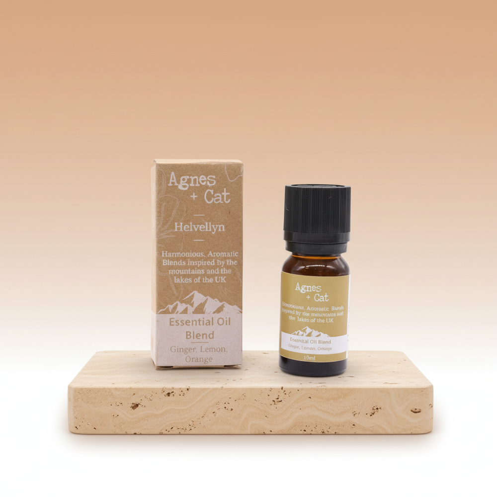 Mezcla de Aceites Esenciales Helvellyn en frasco ámbar de 10 ml con etiqueta - aporta energía, claridad y bienestar