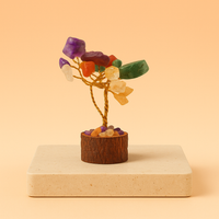 Árbol de piedras preciosas sobre base de madera y ramas de metal; 15 gemas de colores que aportan equilibrio y bienestar