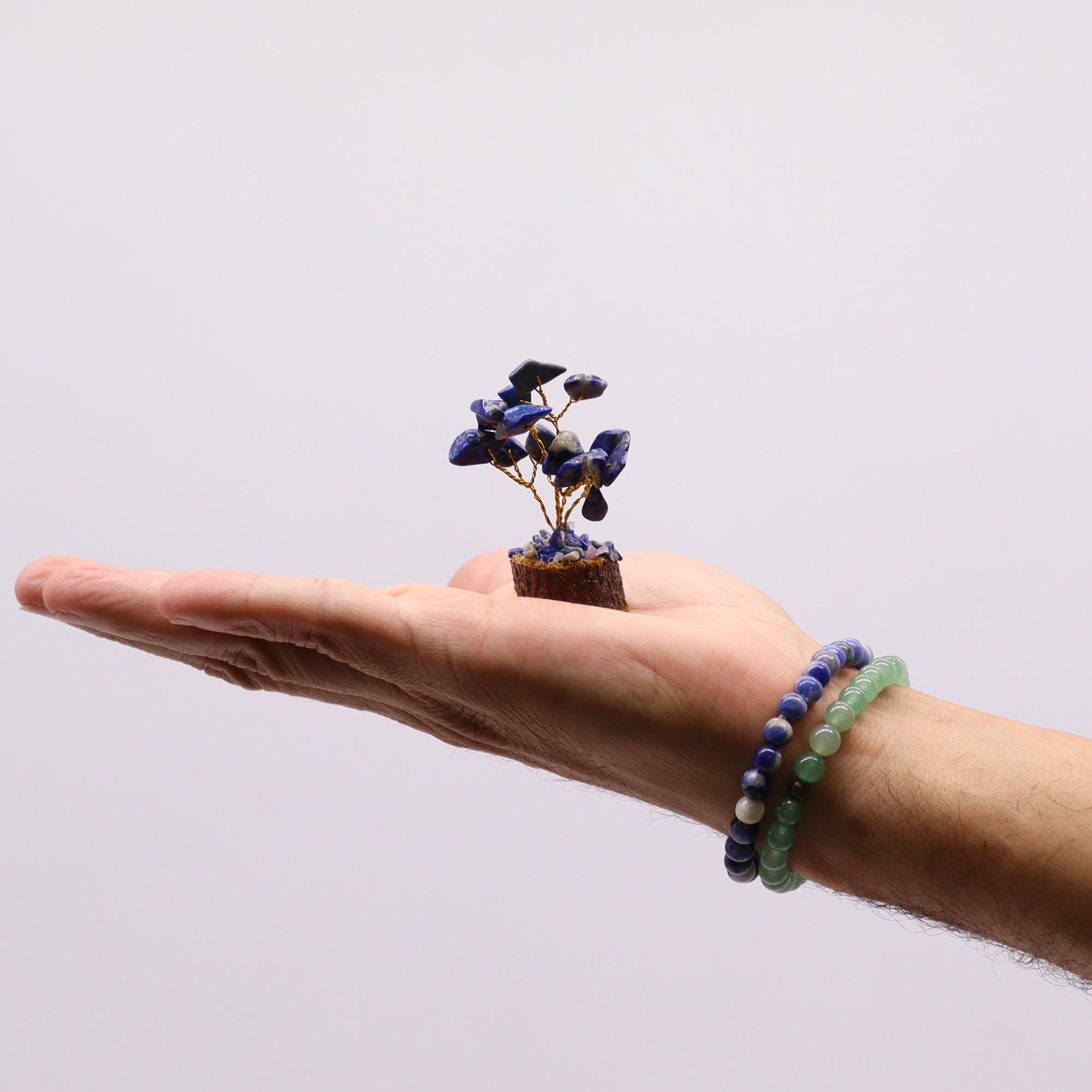 Árbol de sodalita con base de madera, 15 piedras azules, ramas flexibles de altura 12 cm - facilita concentración y claridad