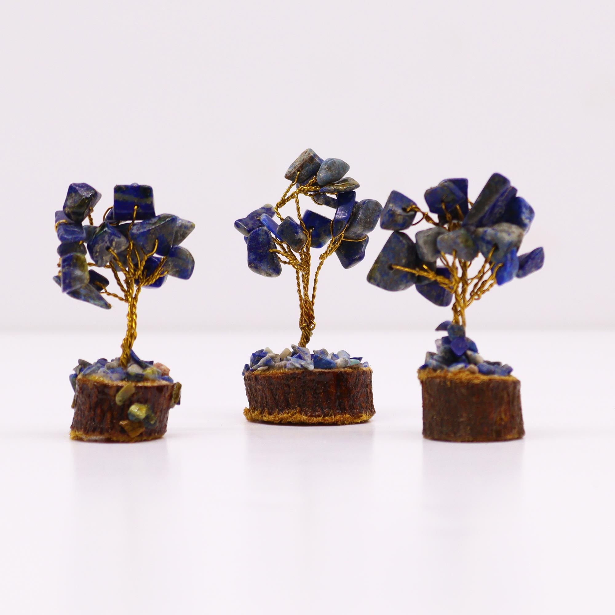 Árbol de sodalita con base de madera, 15 piedras azules, ramas flexibles de altura 12 cm - facilita concentración y claridad
