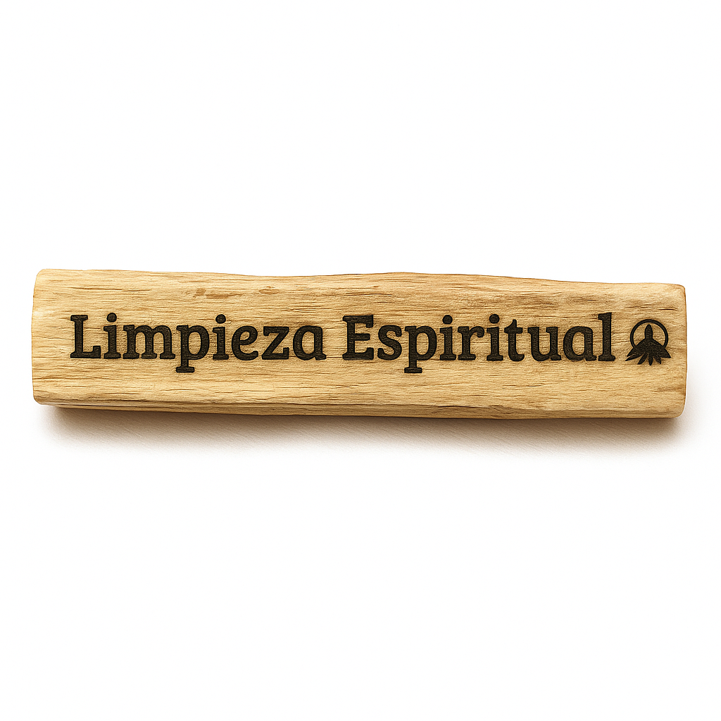 Palo santo natural grabado con la frase “Limpieza Espiritual”, con vetas visibles y sombra suave sobre fondo blanco. Imagen de producto energético Yo Soy Munduko.