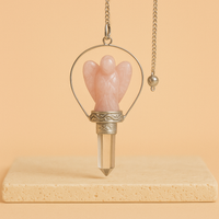 Péndulo Ángel de cuarzo rosa, cristal rosado natural con silueta alada y cadena plateada - Amor y sanación