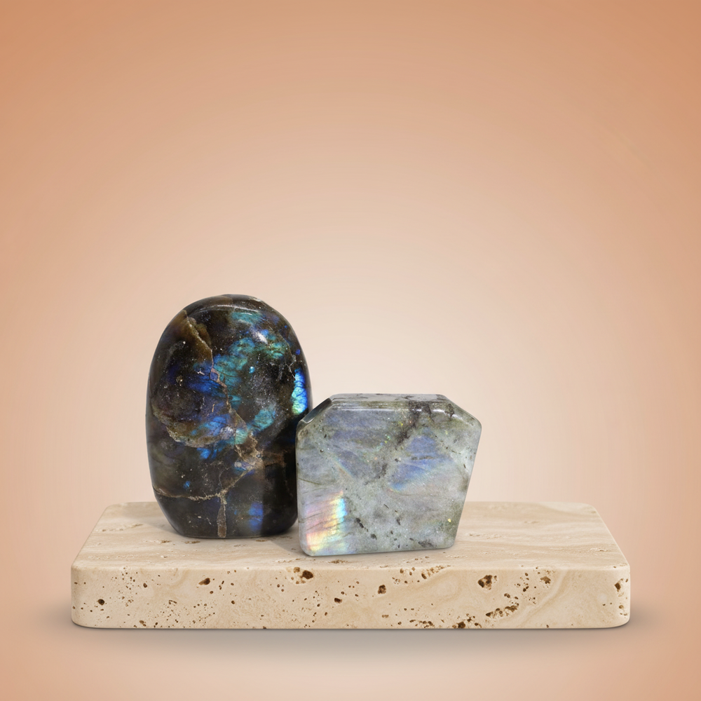 Labradorita de Madagascar tumbada: piedra, 40-60 mm, irisaciones azul, verde, dorado y púrpura - Protección y despertar